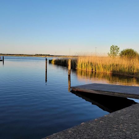 4 Sterne Dtv Floating House Hotel Kröslin Екстериор снимка