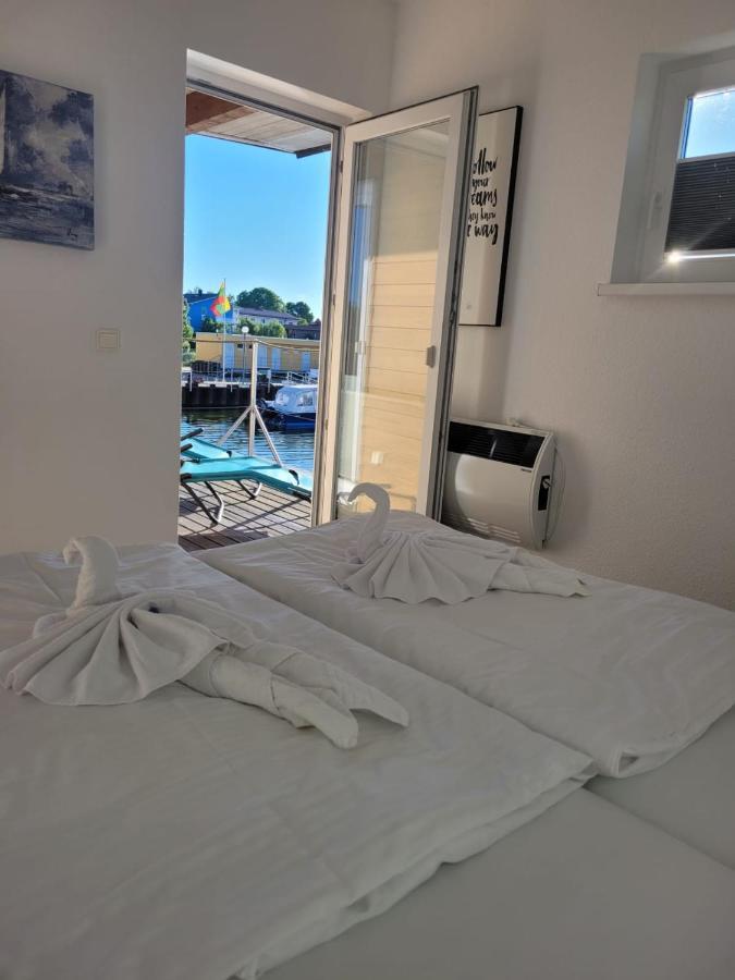 4 Sterne Dtv Floating House Hotel Kröslin Екстериор снимка